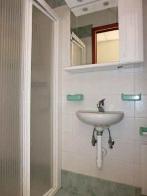 Lejlighed - 2 soveværelser | Badeværelse | Bruser, bidet