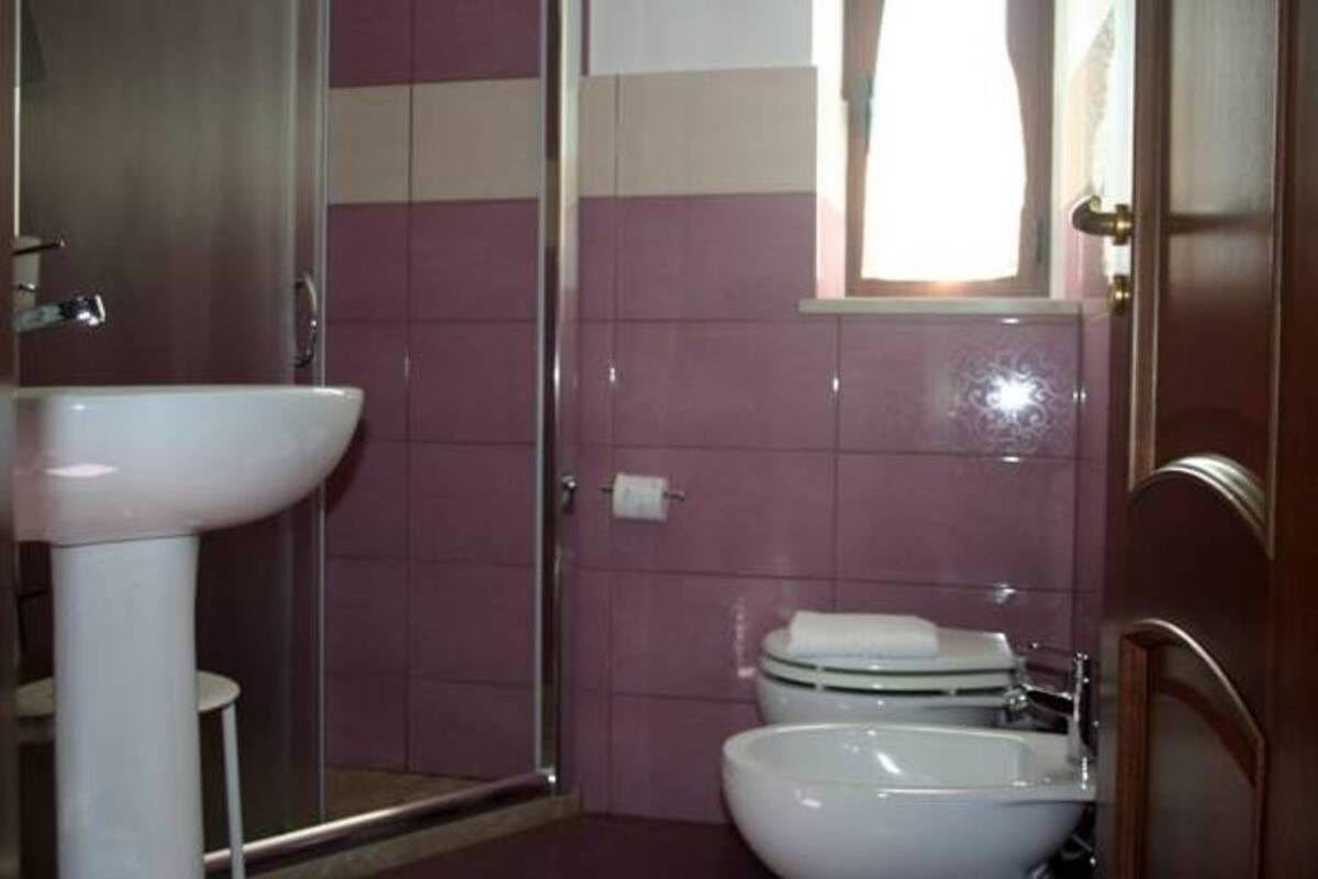 Double or Twin Room, Private Bathroom (Glicine) | Bathroom | Shower, hair dryer, bidet, towels
