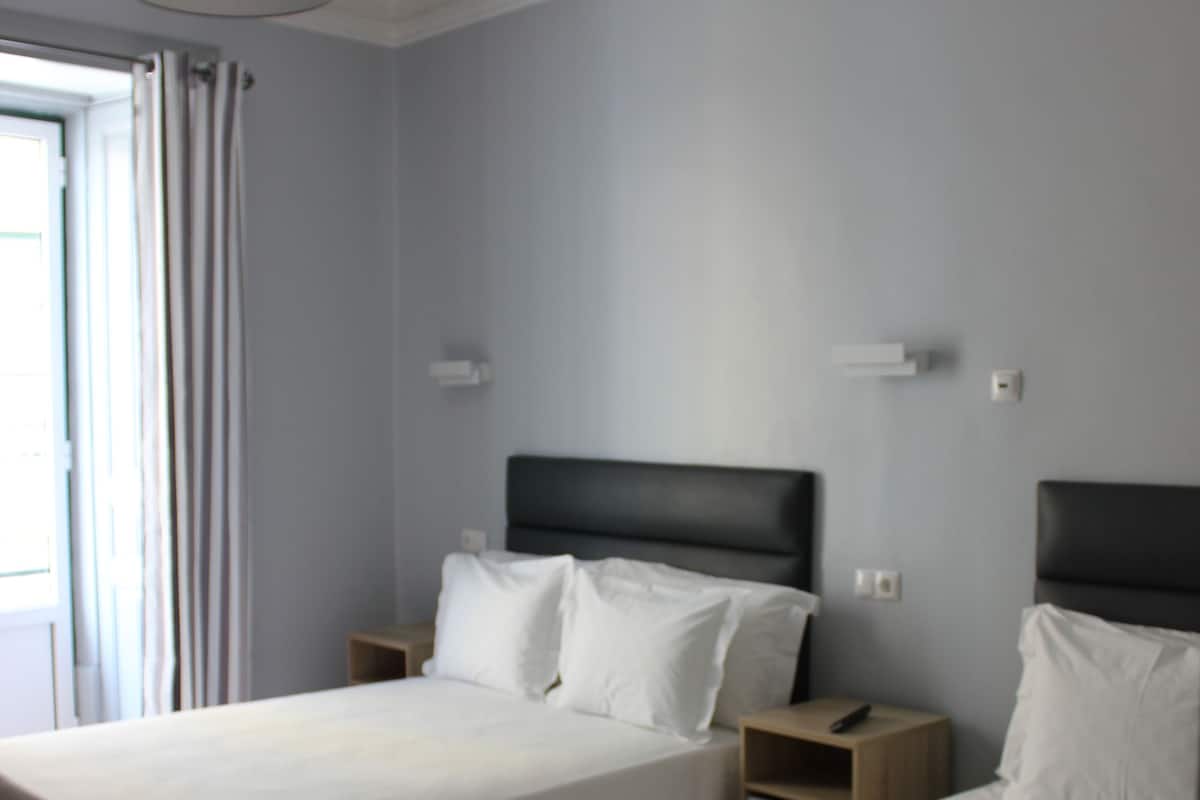 Deluxe Triple Room | 1 bedroom, minibar, soundproofing, free WiFi