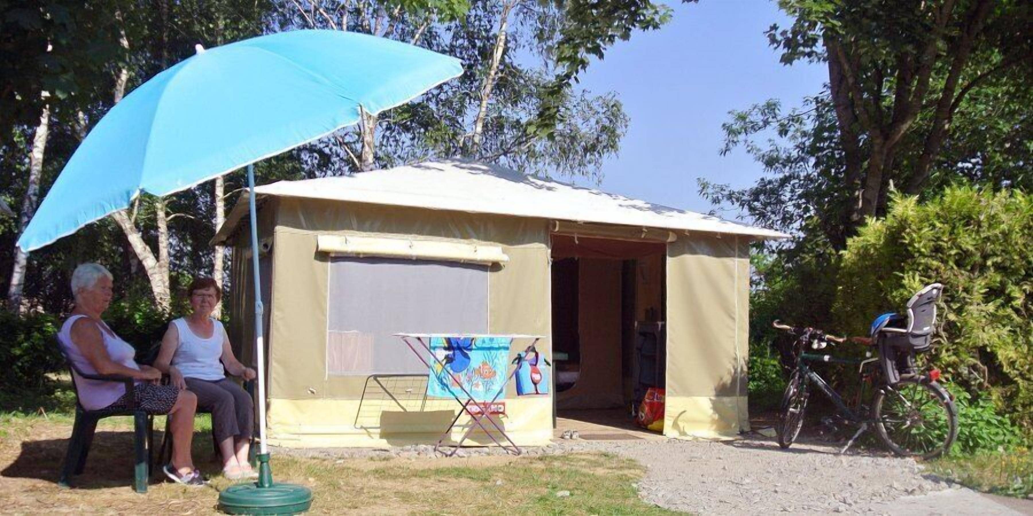 Bungalow Toilé, Pour 2 personnes, sans sanitaires | 2 chambres, coffres-forts dans les chambres, ameublement personnalisé