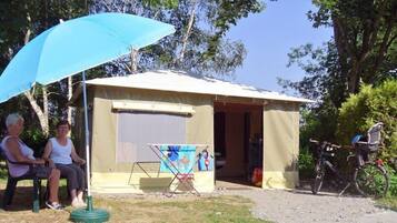 Bungalow Toilé, Pour 2 personnes, sans sanitaires | 2 chambres, coffres-forts dans les chambres, ameublement personnalisé