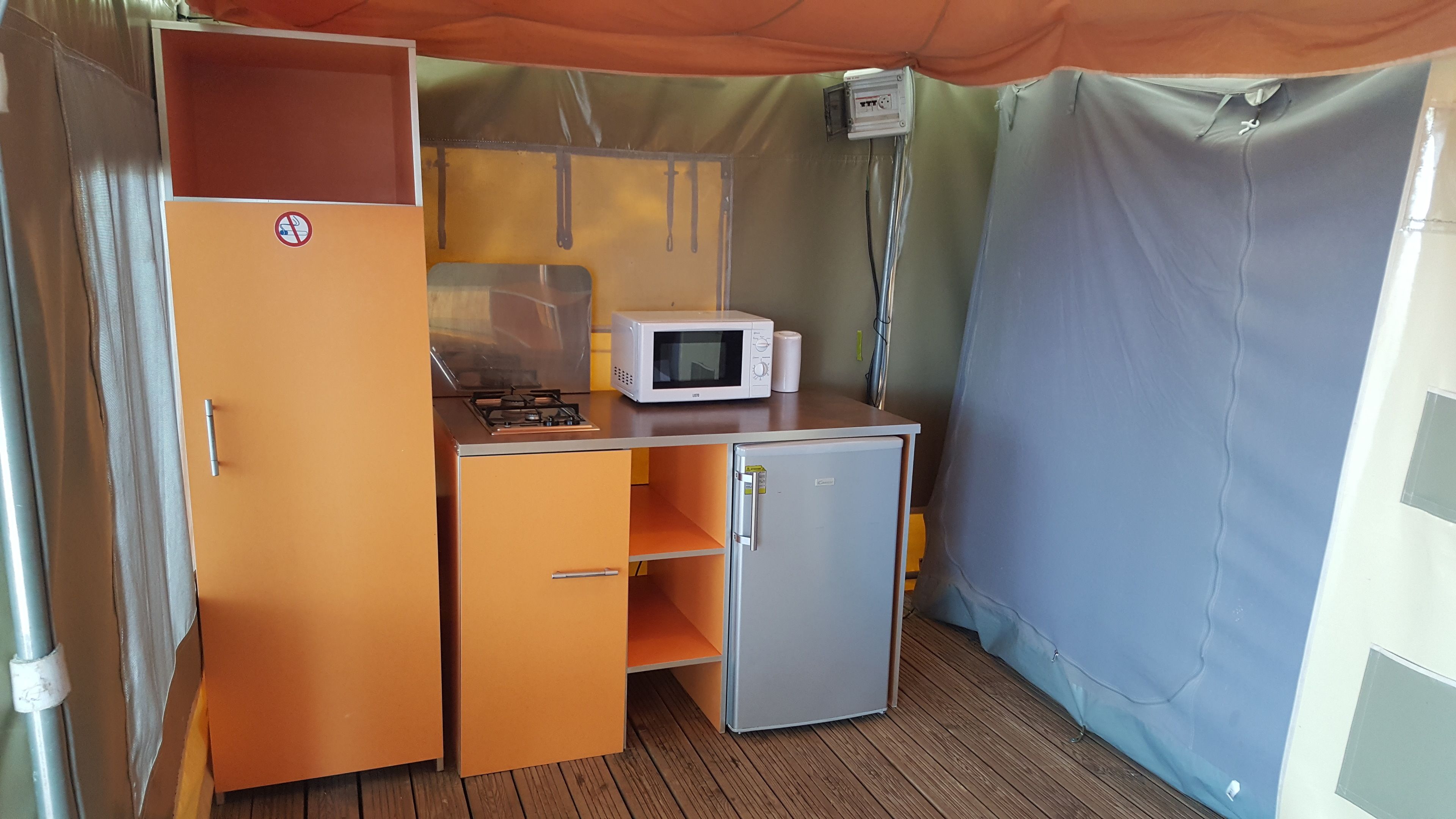 Bungalow Canvas, 2 People, without sanitary facilities | In-room dining