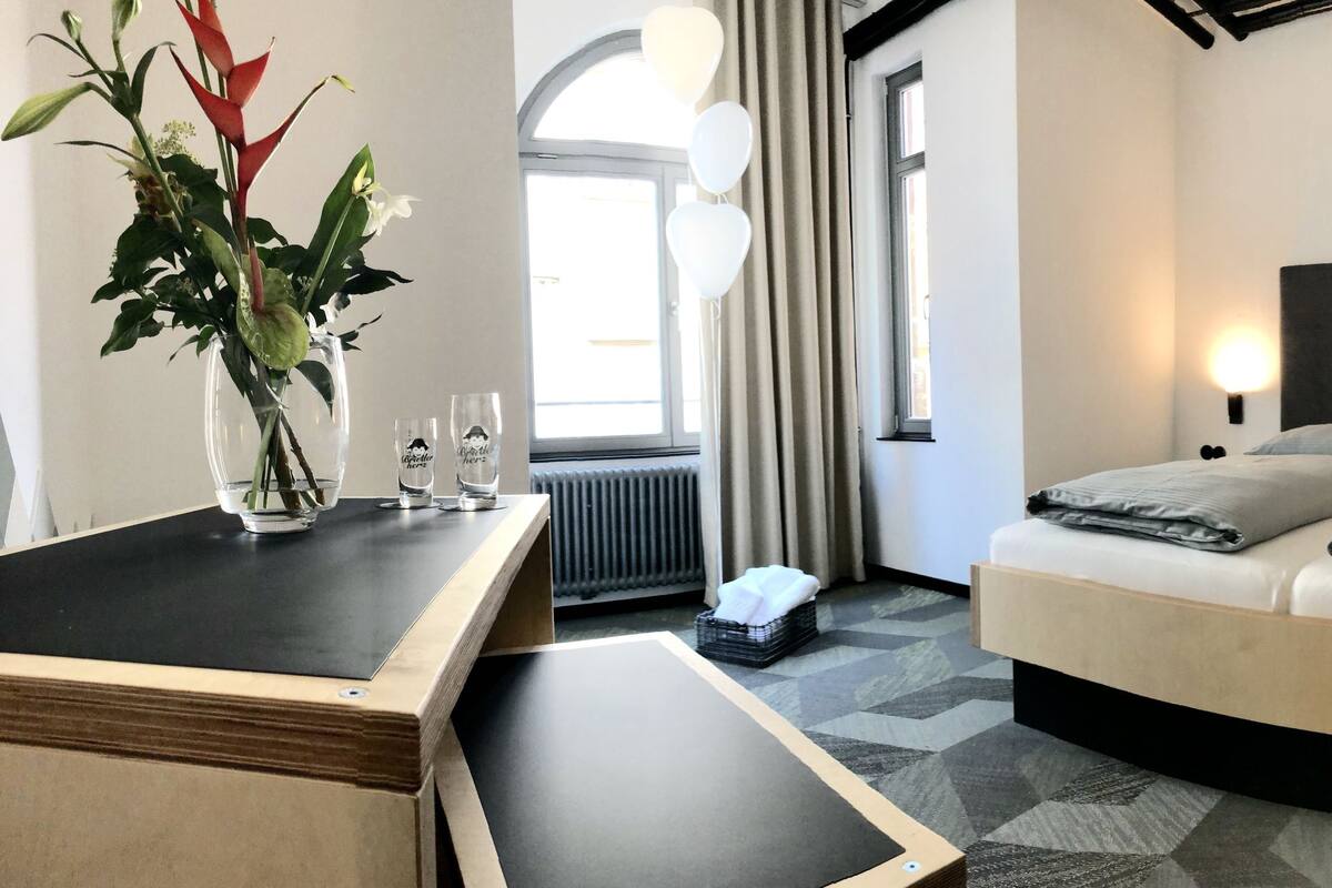 Literie de qualité supérieure, couette en duvet d'oie, bureau