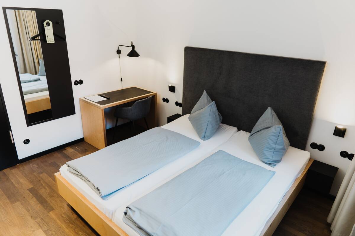 Literie de qualité supérieure, couette en duvet d'oie, bureau