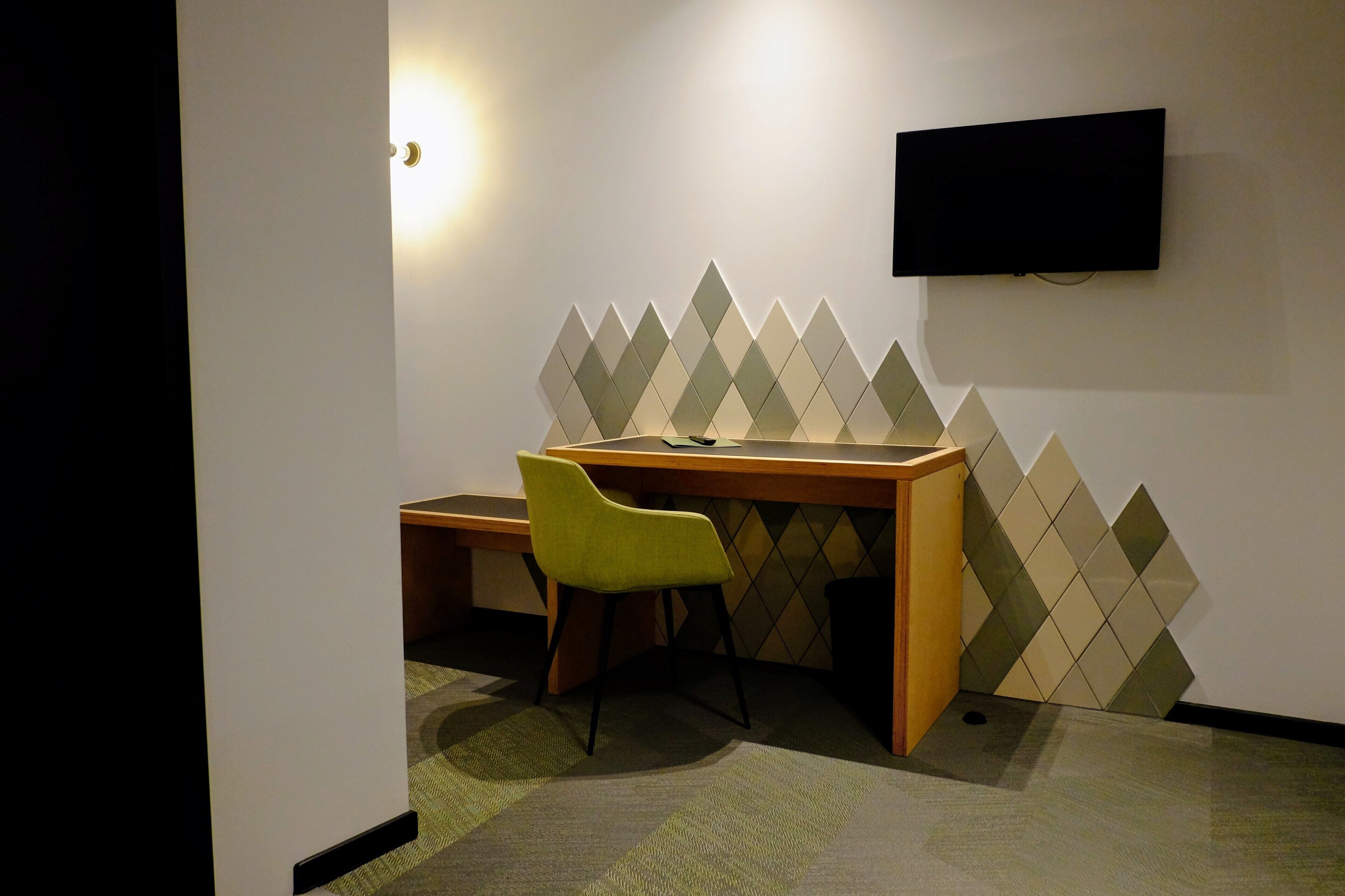 standard single room, 1 single bed | living area | lcd tv