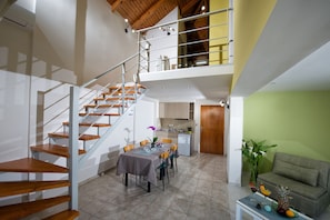 Superior Apartment, 2 Bedrooms, Pool View (Split Level) | Eigene Küche