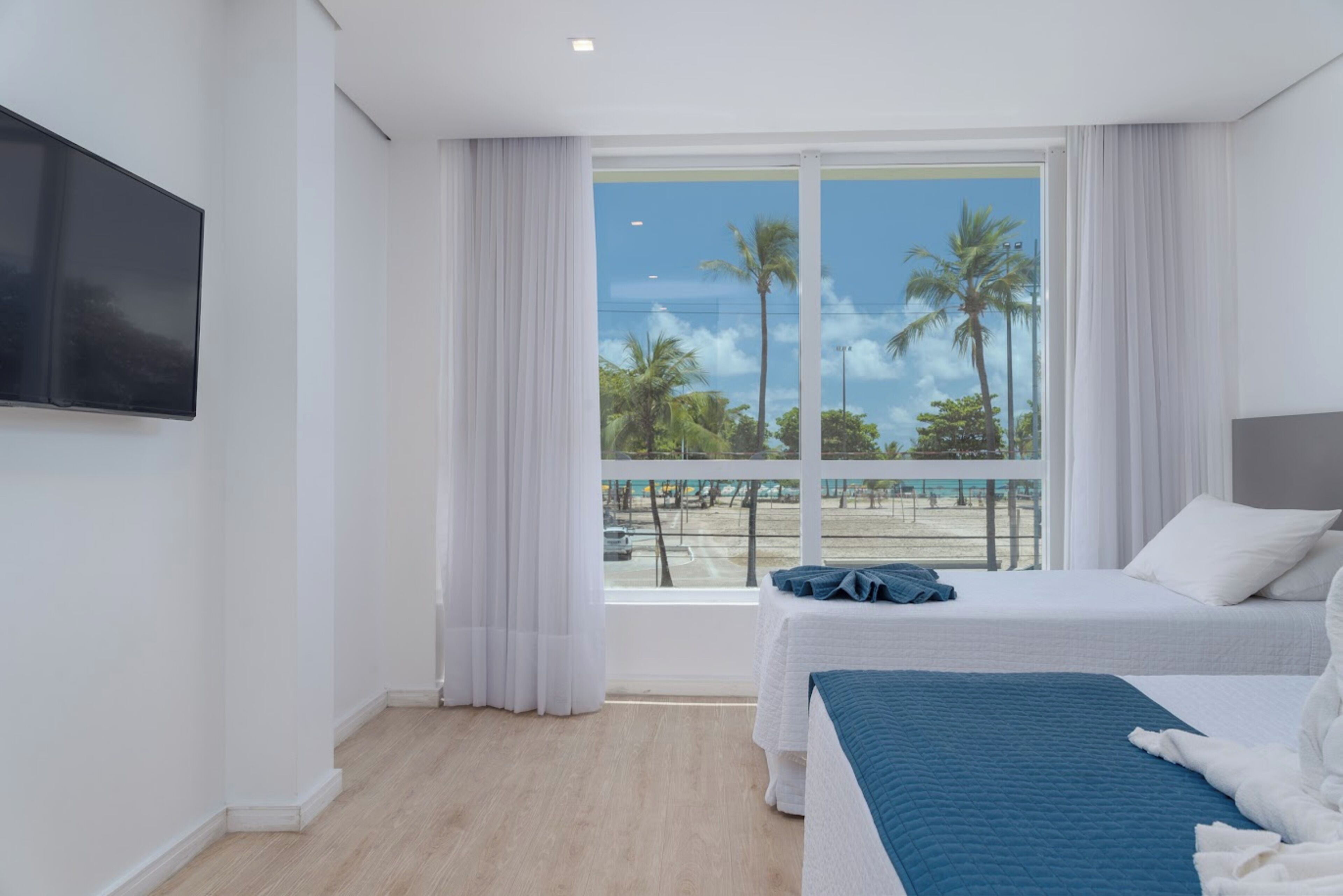 minibar, in-room safe, free wifi, bed sheets