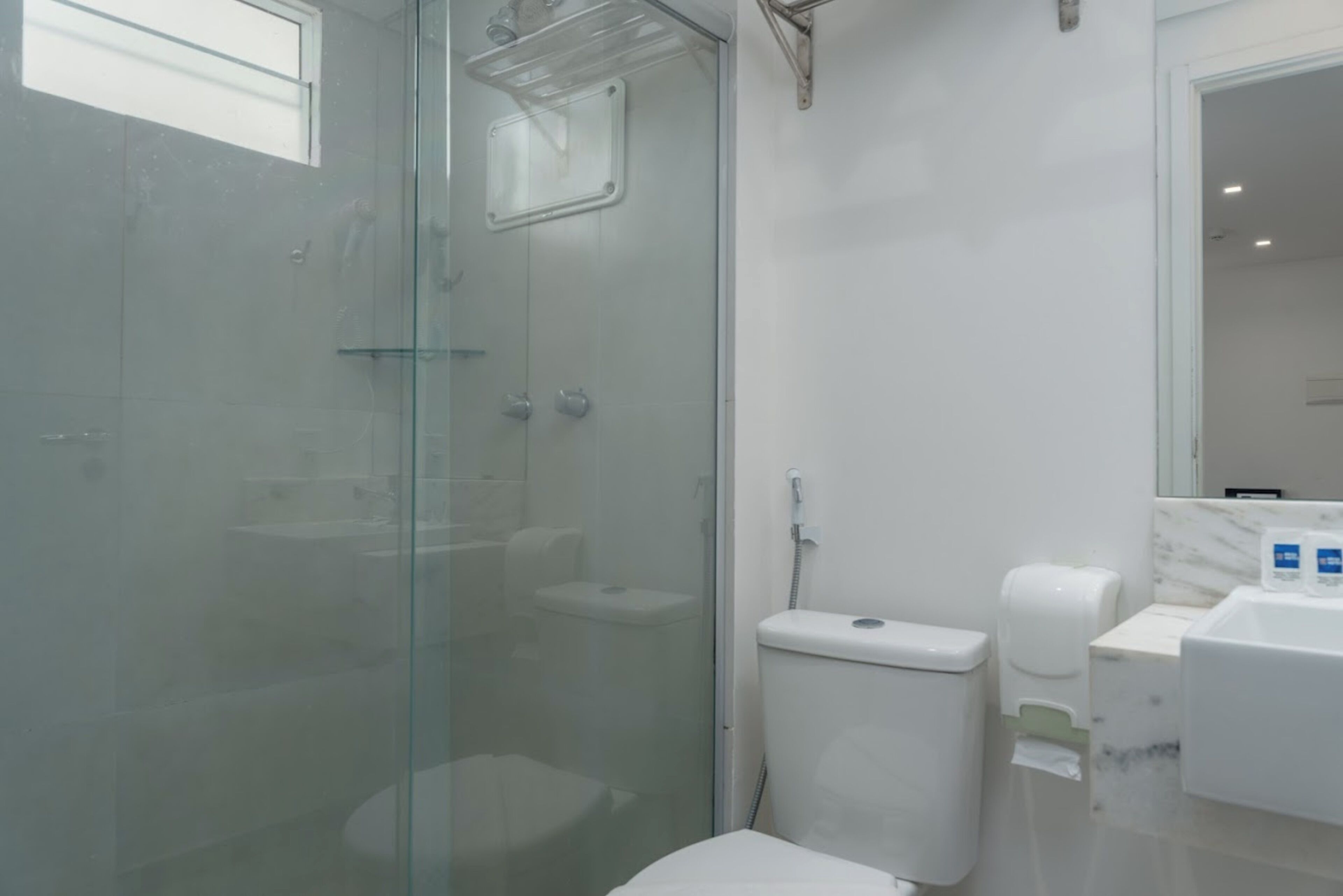 city side view | bathroom | shower, towels