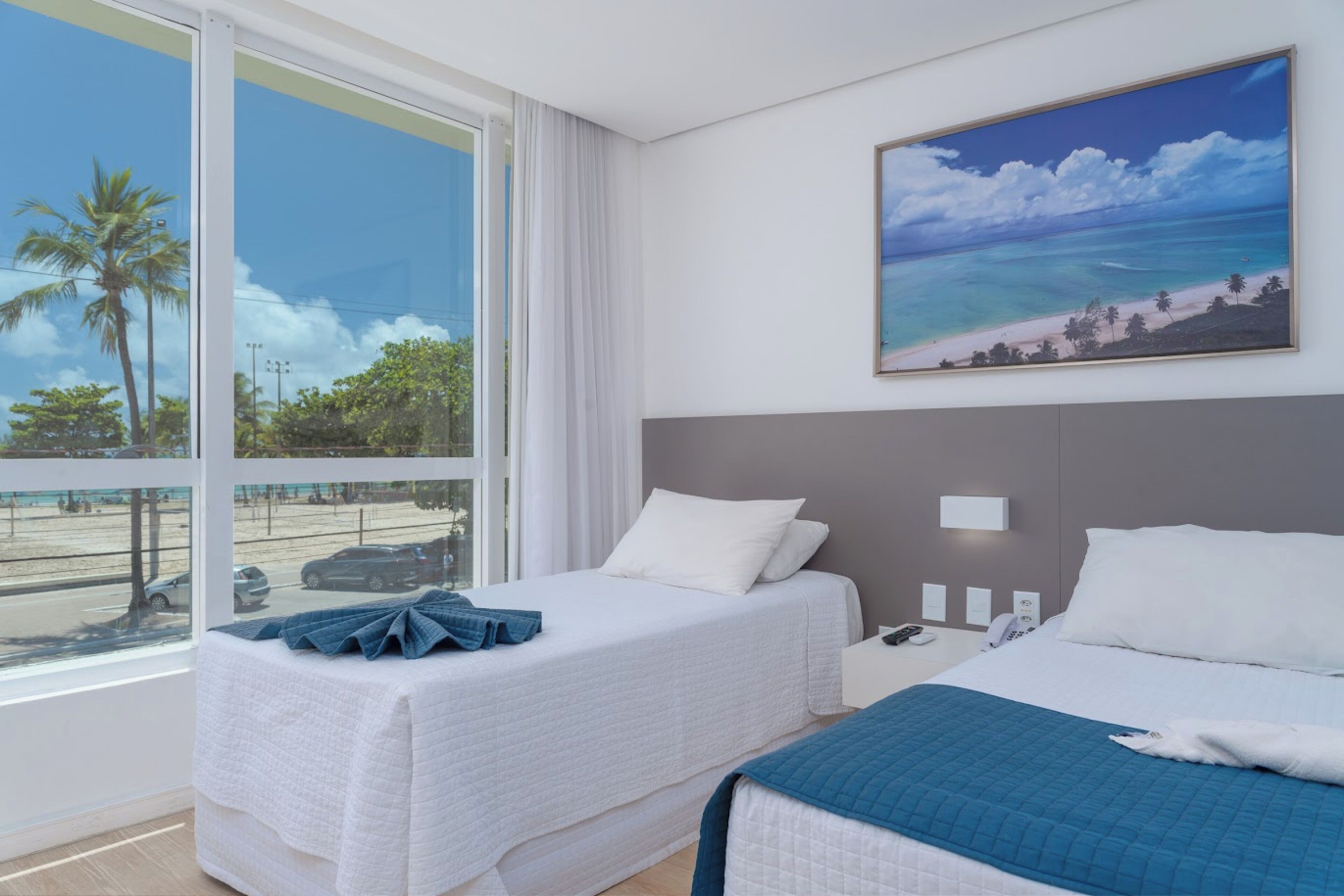 minibar, in-room safe, free wifi, bed sheets