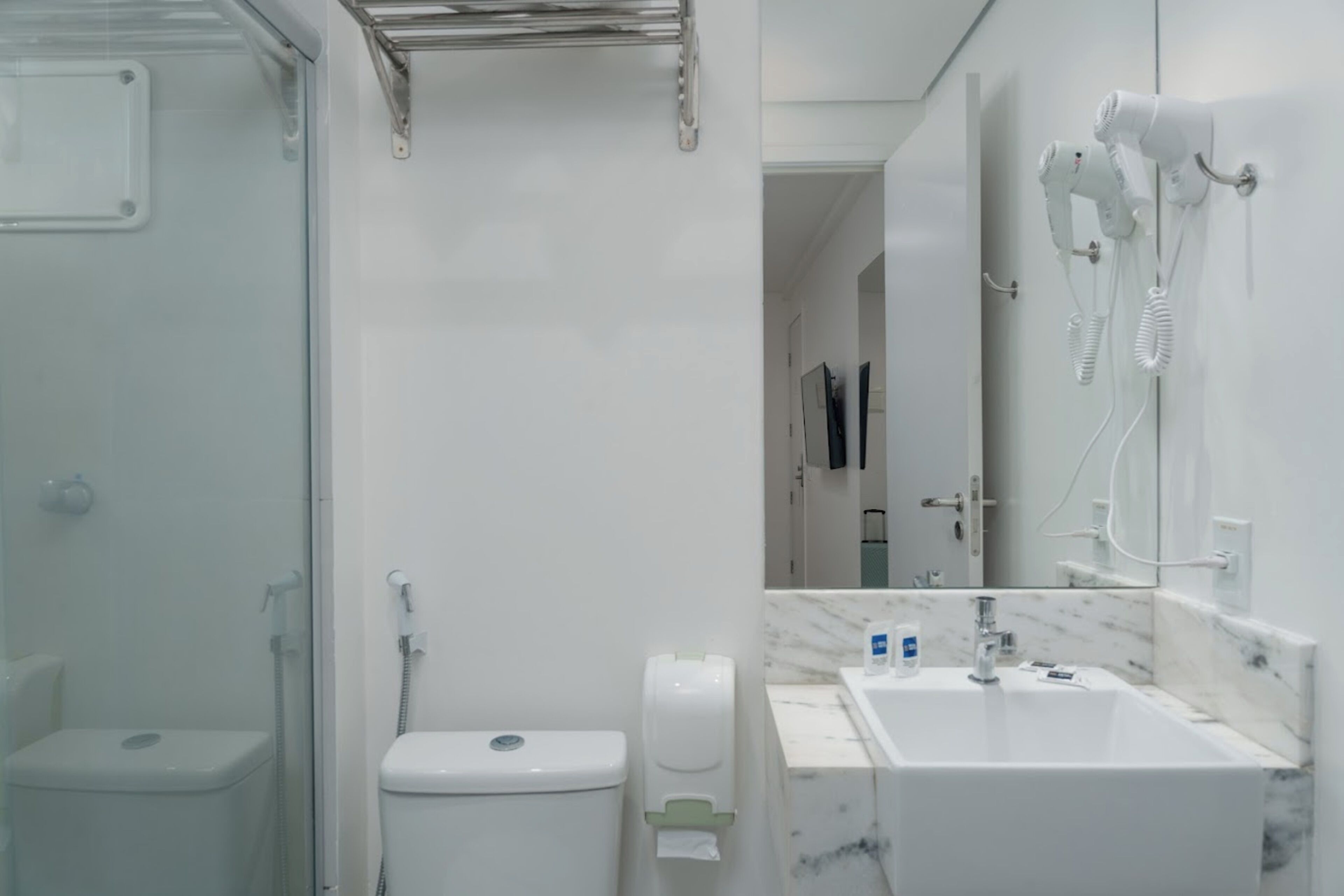 premium double bed (without sea view) | bathroom | shower, towels