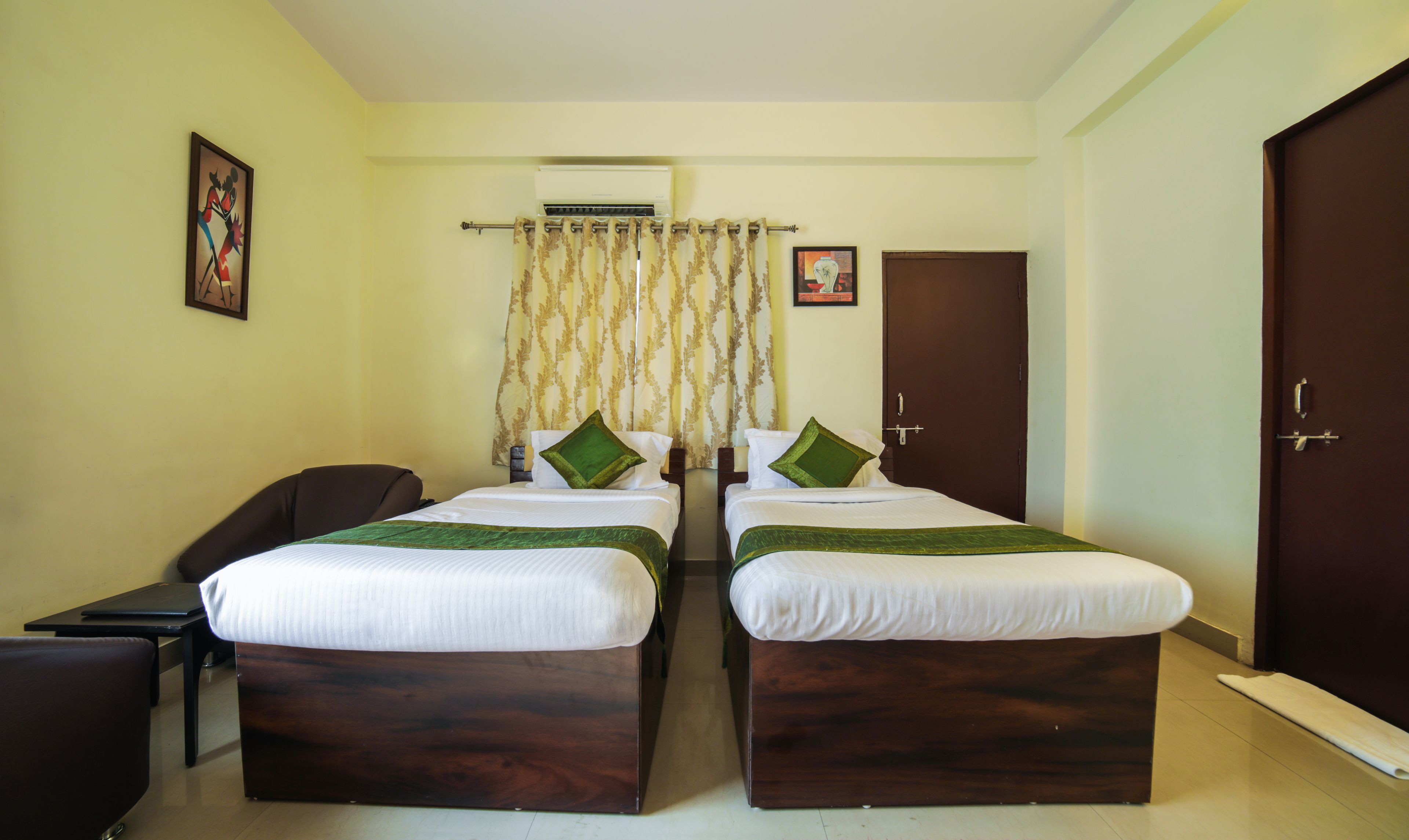 Photo - Treebo Ivory House