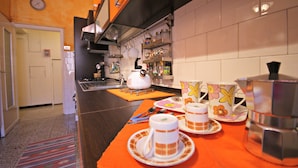 Comfort Apartment, 2 Bedrooms | Private kitchen | Full-sized fridge, microwave, oven, stovetop - Casa Agostino (Imperia)