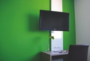 Schreibtisch, laptopgeeigneter Arbeitsplatz, Verdunkelungsvorhänge