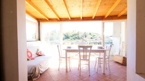 Apartamento, 2 habitaciones, terraza | Servicio de comidas en la habitación