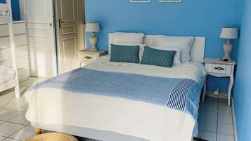 Quarto família (Jade) | Individualmente decorados, individualmente mobiliados, cortinas blackout