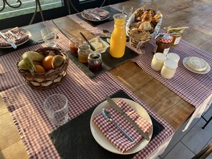 Desayuno continental gratuito y diario