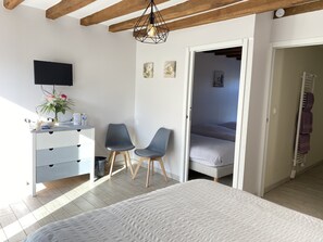 Habitación familiar (Lilas) | Decoración individual, mobiliario individual, cortinas opacas