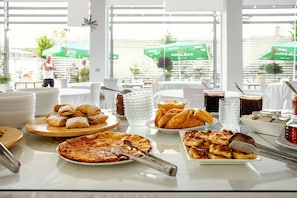 Desayuno buffet incluido todos los días 