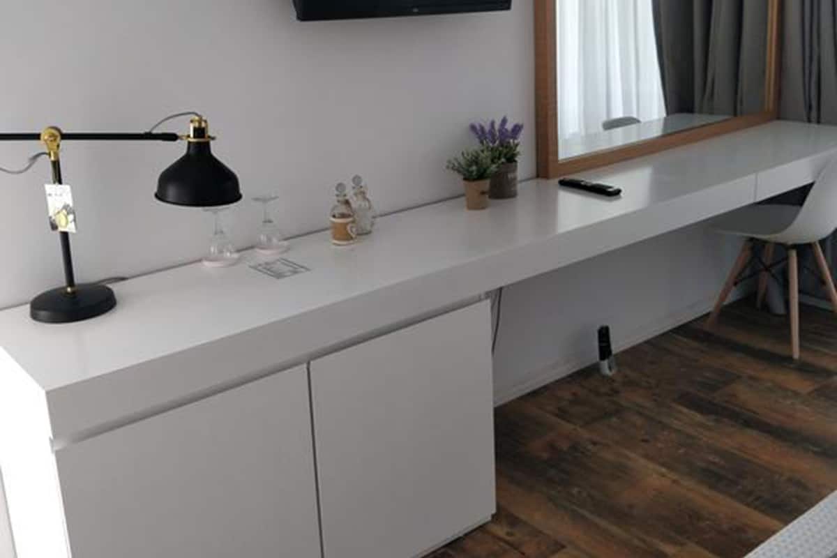 Habitación doble Deluxe, vista al mar | Minibar, escritorio, insonorización y wifi gratis