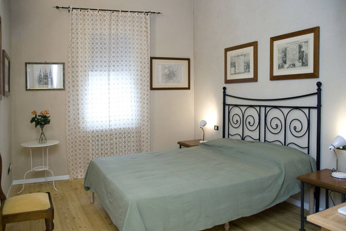 11 bedrooms, individually furnished, desk, free WiFi