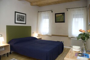 11 bedrooms, individually furnished, desk, free WiFi