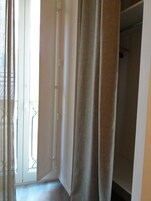 Quarto triplo | Frigobar, cofres nos quartos, escrivaninha, quartos à prova de som