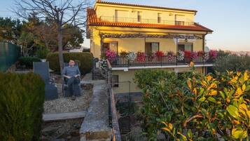 Mặt tiền nơi lưu trú