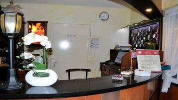 Check-in/check-out kiosk