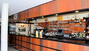 Bar (on property) - Hôtel Le Relax (Montaigu-Vendée)