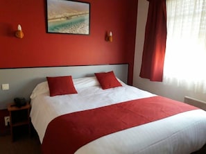 Double Room Single Use | Iron/ironing board, cribs/infant beds, rollaway beds, free WiFi - Hôtel Le Relax (Montaigu-Vendée)