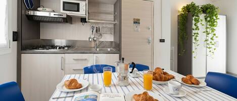 Lejlighed - 2 soveværelser (Luna) | Privat køkken | Køleskab, mikrobølgeovn, ovn, kogeplade