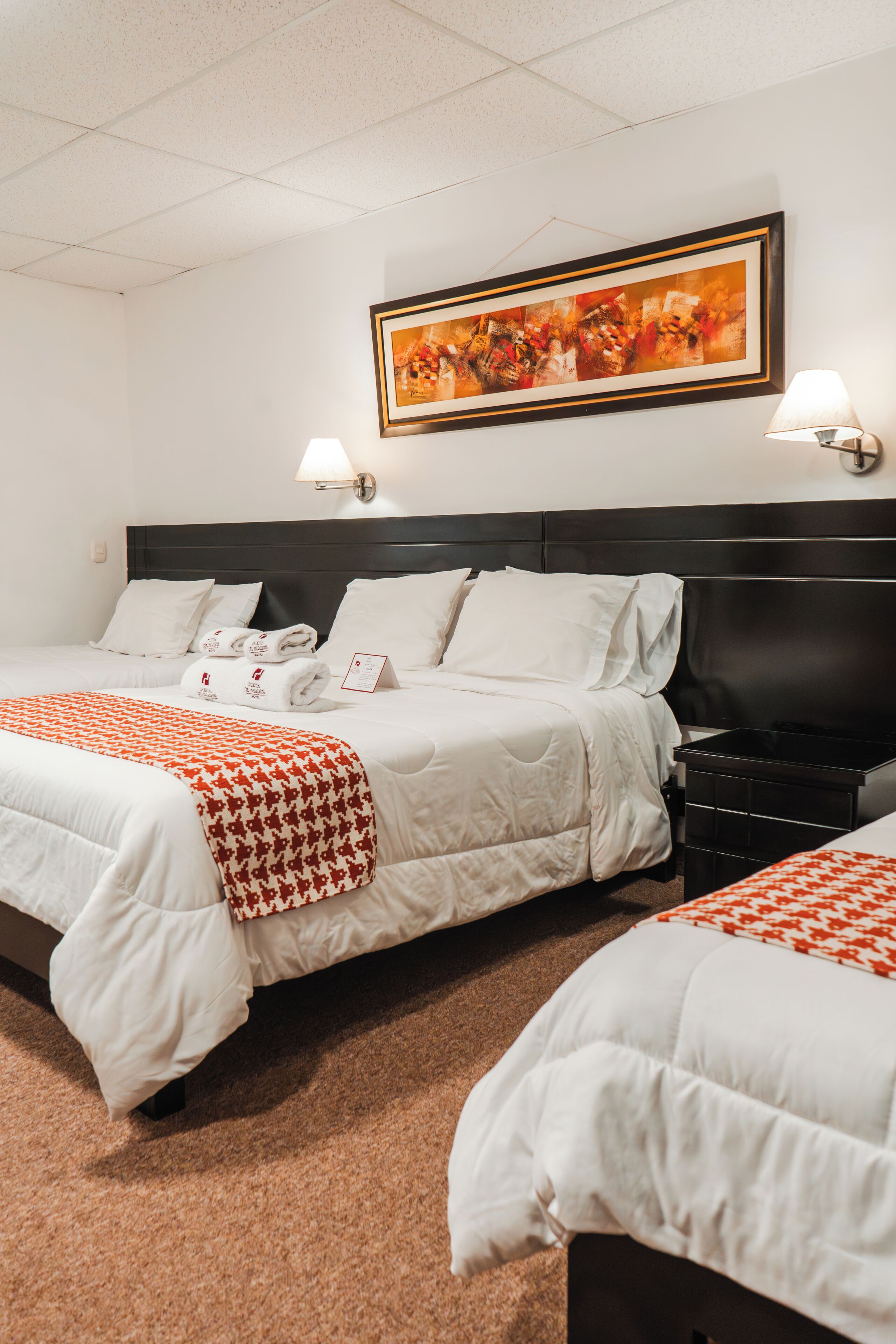 Coffres-forts dans les chambres, bureau, Wi-Fi gratuit, draps fournis
