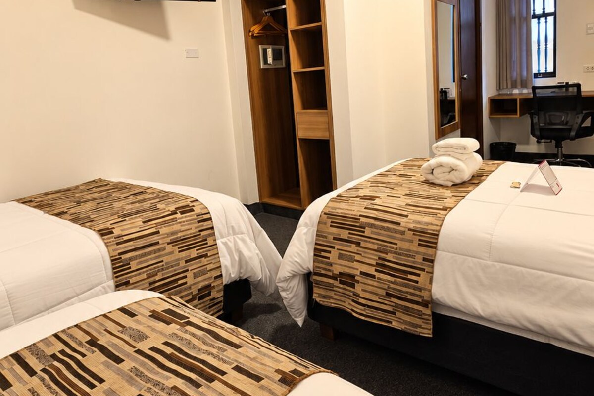 Triple Room | In-room safe, desk, WiFi (free), bed sheets