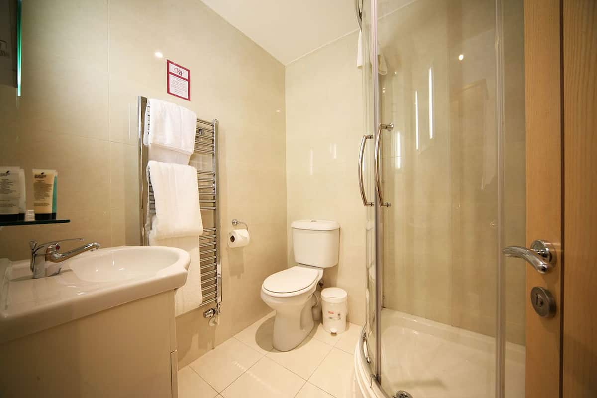 Family Room (Sleeps 3) | Bathroom