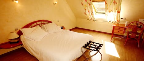 標準雙人房, 1 張標準雙人床, 非吸煙房 | 書桌、手提電腦工作空間、免費 Wi-Fi、床單