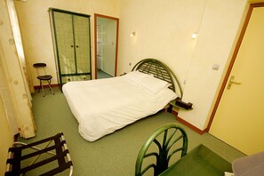 1 bedroom, desk, laptop workspace, free WiFi