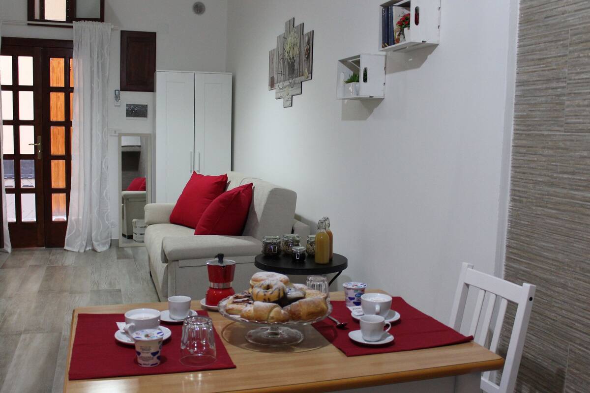 Minibar, desk, free WiFi, bed sheets