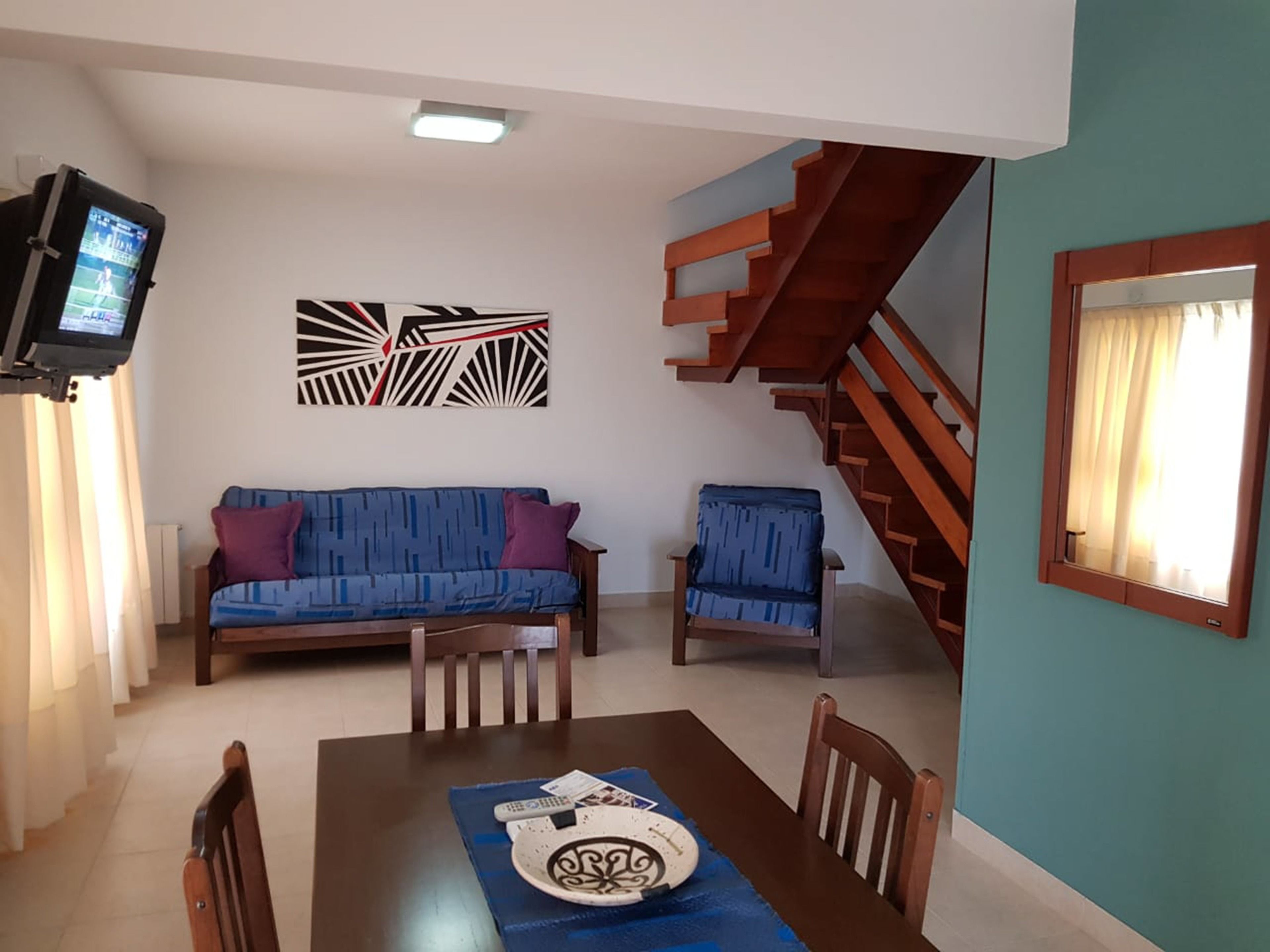 Apartamento estándar, 2 habitaciones (5 persons) | Zona de estar | Una televisión