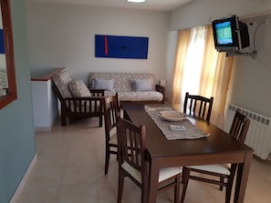 Standard Apartment, 1 Bedroom (2 persons) | In-room dining - Apart Agustina (Villa Gesell)
