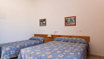 Standard Double Room, 2 Single Beds, Non Smoking, Pool View | Blackout curtains, free WiFi, bed sheets