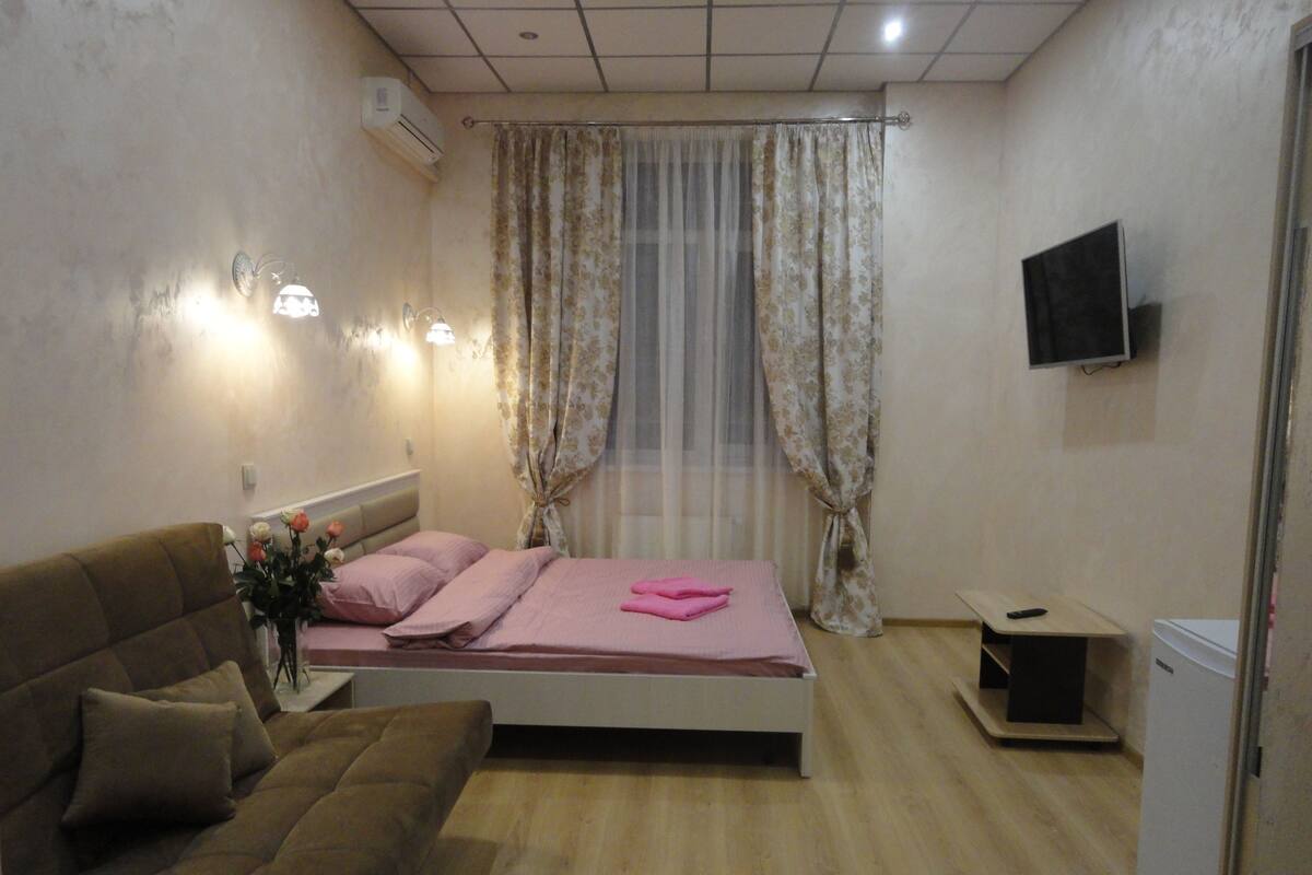 Premium bedding, iron/ironing board, free WiFi, bed sheets
