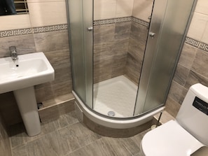 Separate bathtub and shower, free toiletries, hair dryer, bathrobes