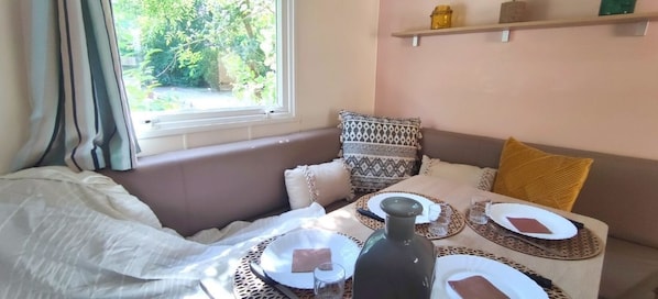 Premium Mobile Home, 2 Bedrooms (4/6 personnes Evo 29) | Individually decorated, individually furnished