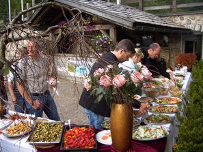 BBQ/picnic Area - Hotel Castel Latemar (Nova Levante)
