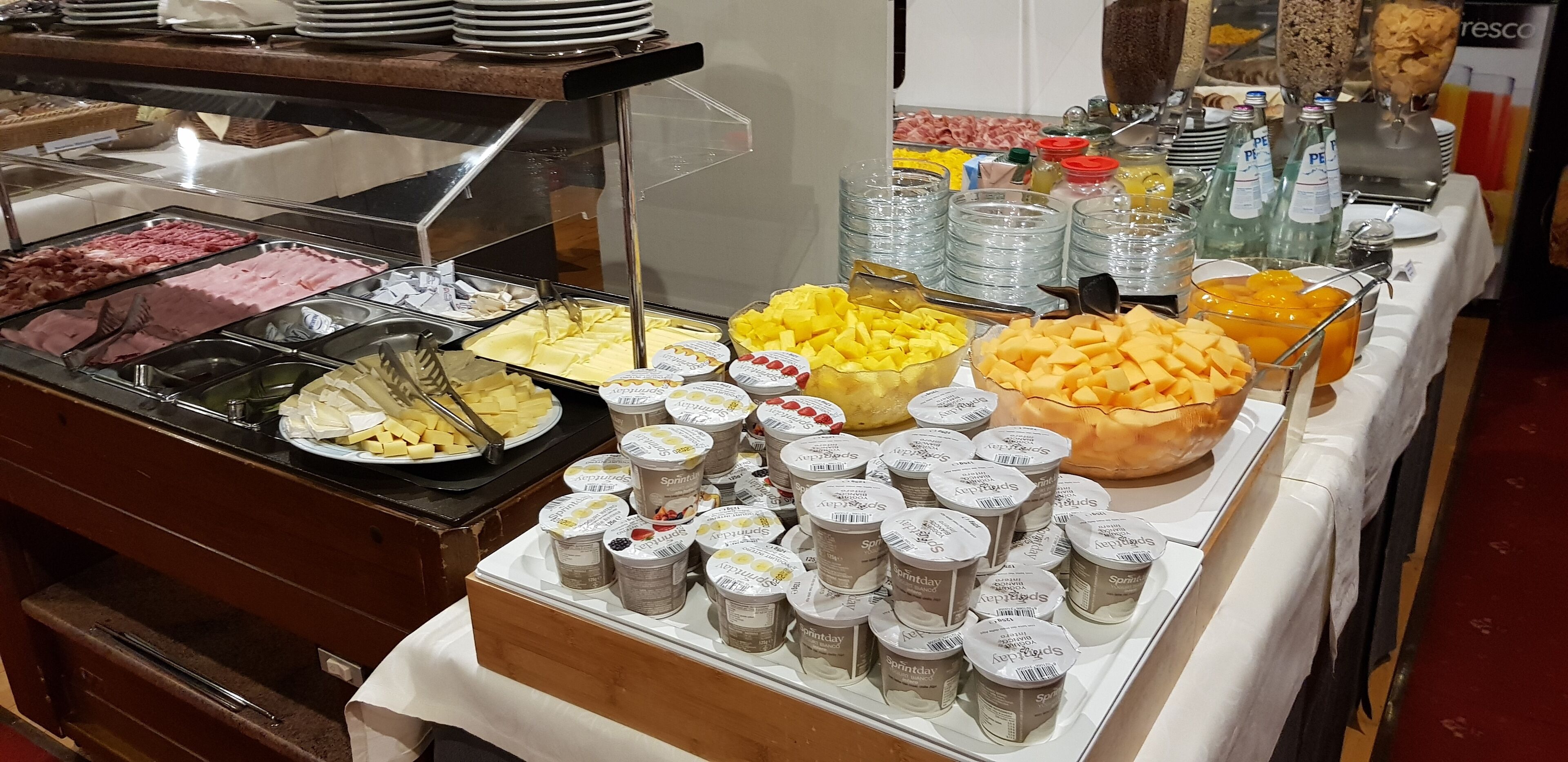 매일 뷔페 무료 아침 식사 포함