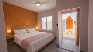 Quarto casal standard, 1 cama de casal, suíte | Wi-Fi de cortesia, roupa de cama