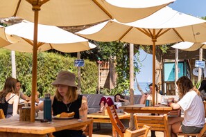 Desayuno continental diario (PEN 18 por persona)