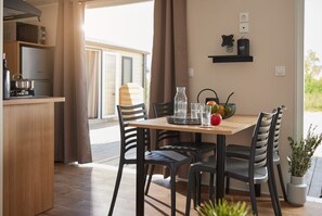 Mobil-home EVO | Living area | Table tennis - Camping de Santenay (Santenay)