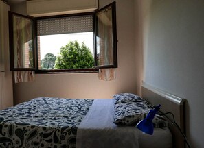 Apartemen Kota, 1 Tempat Tidur Queen, Bebas Asap Rokok | 1 kamar tidur, seprai premium, dan selimut bulu angsa