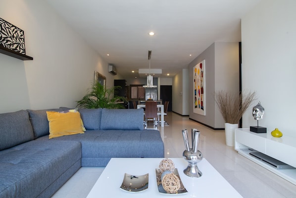 Condo, 2 Bedrooms, Non Smoking | Living area